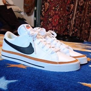 NIKE COURT LEGACY SIZE 9.5